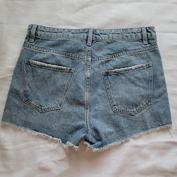Signature Blue Jean Shorts Distressed Frayed Hem 8 - Picture 2 of 8